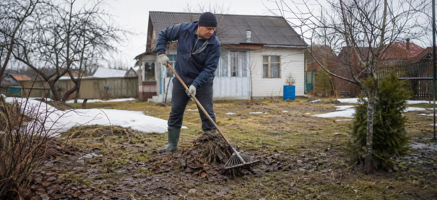 Уборка участка после зимы в Подмосковье